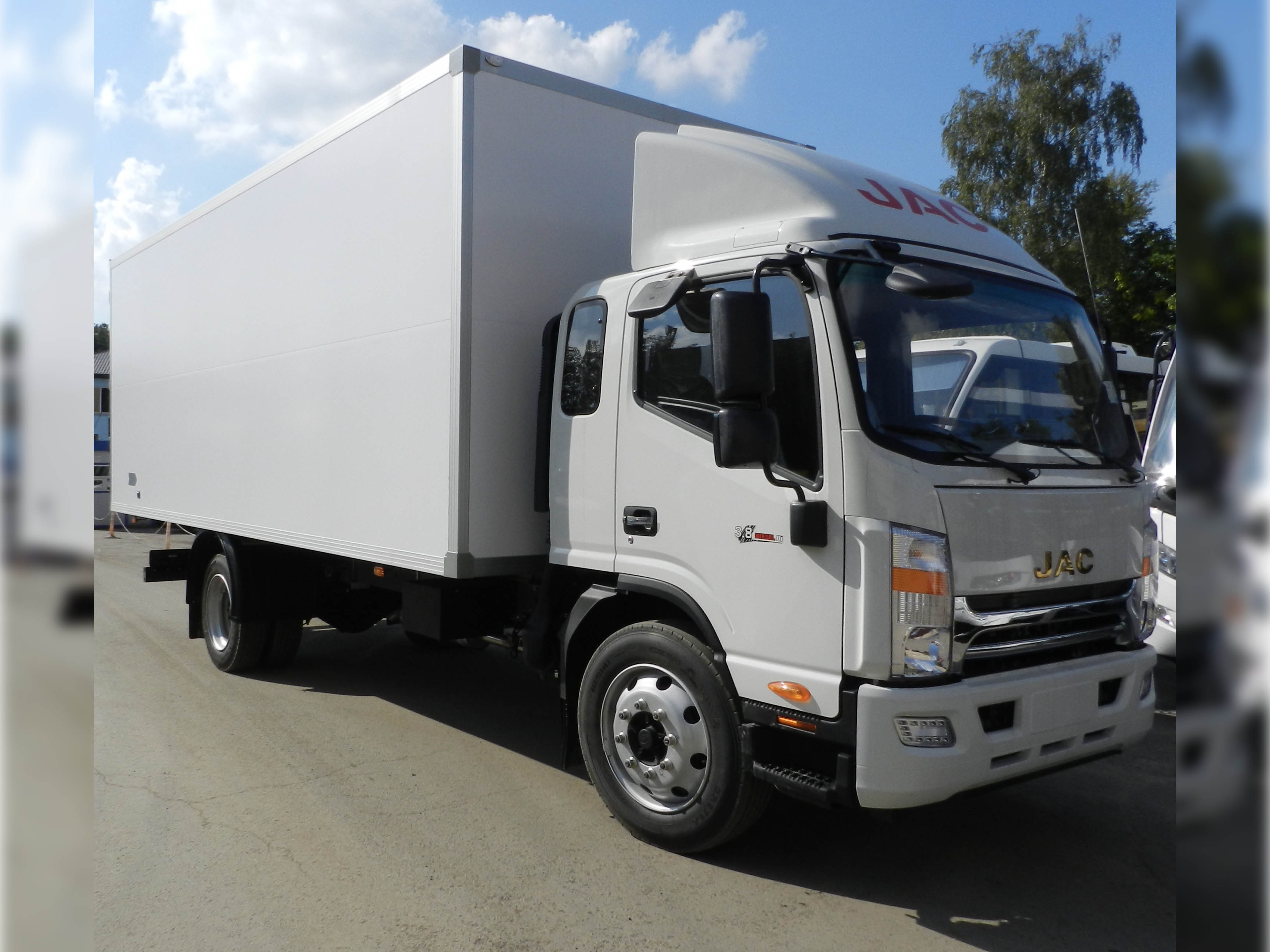 Промтоварный фургон JAC N120