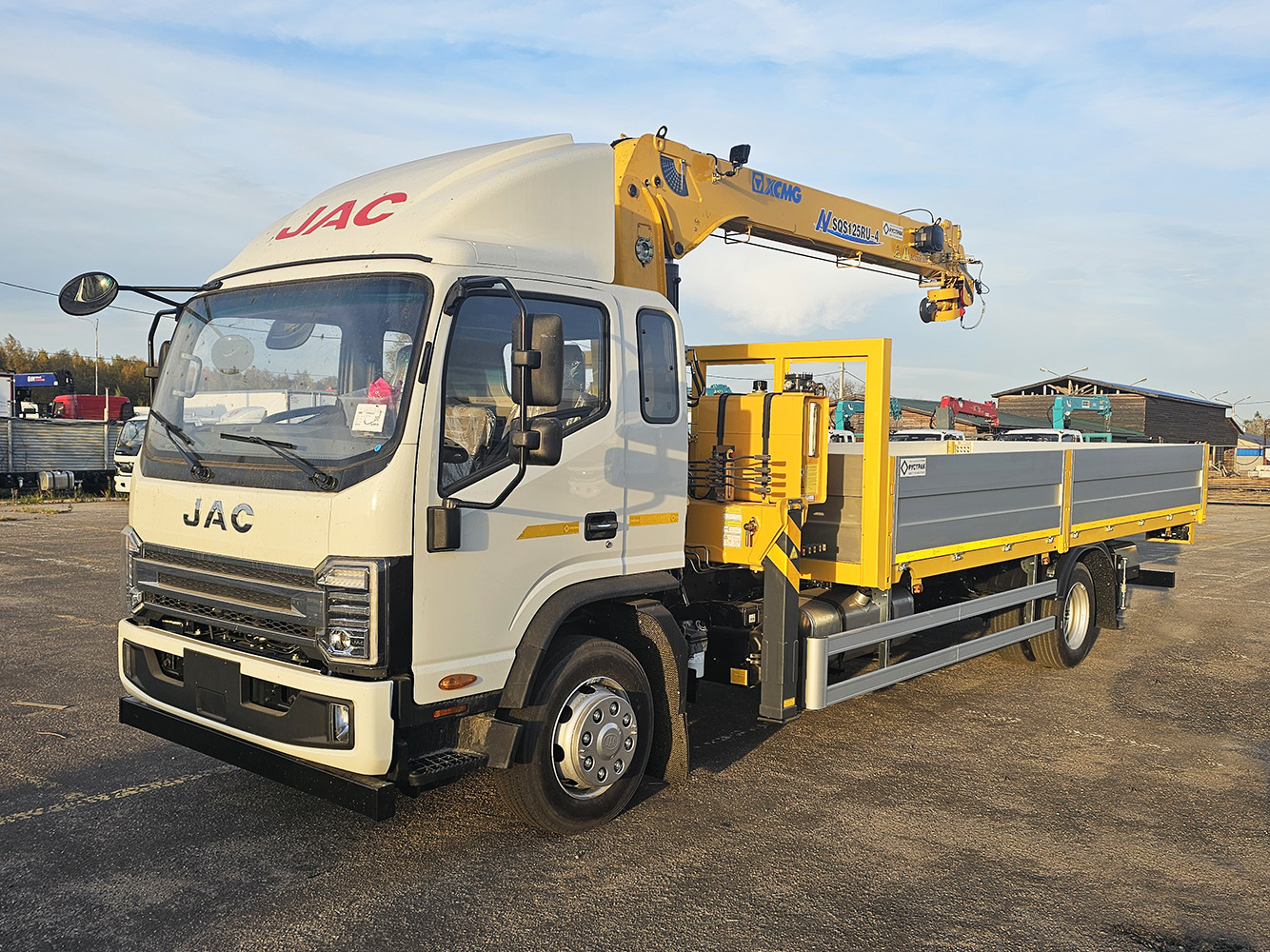 КМУ ХСМG SQS-125 на шасси JAC N120L борт 6,2х2,55х,06 м